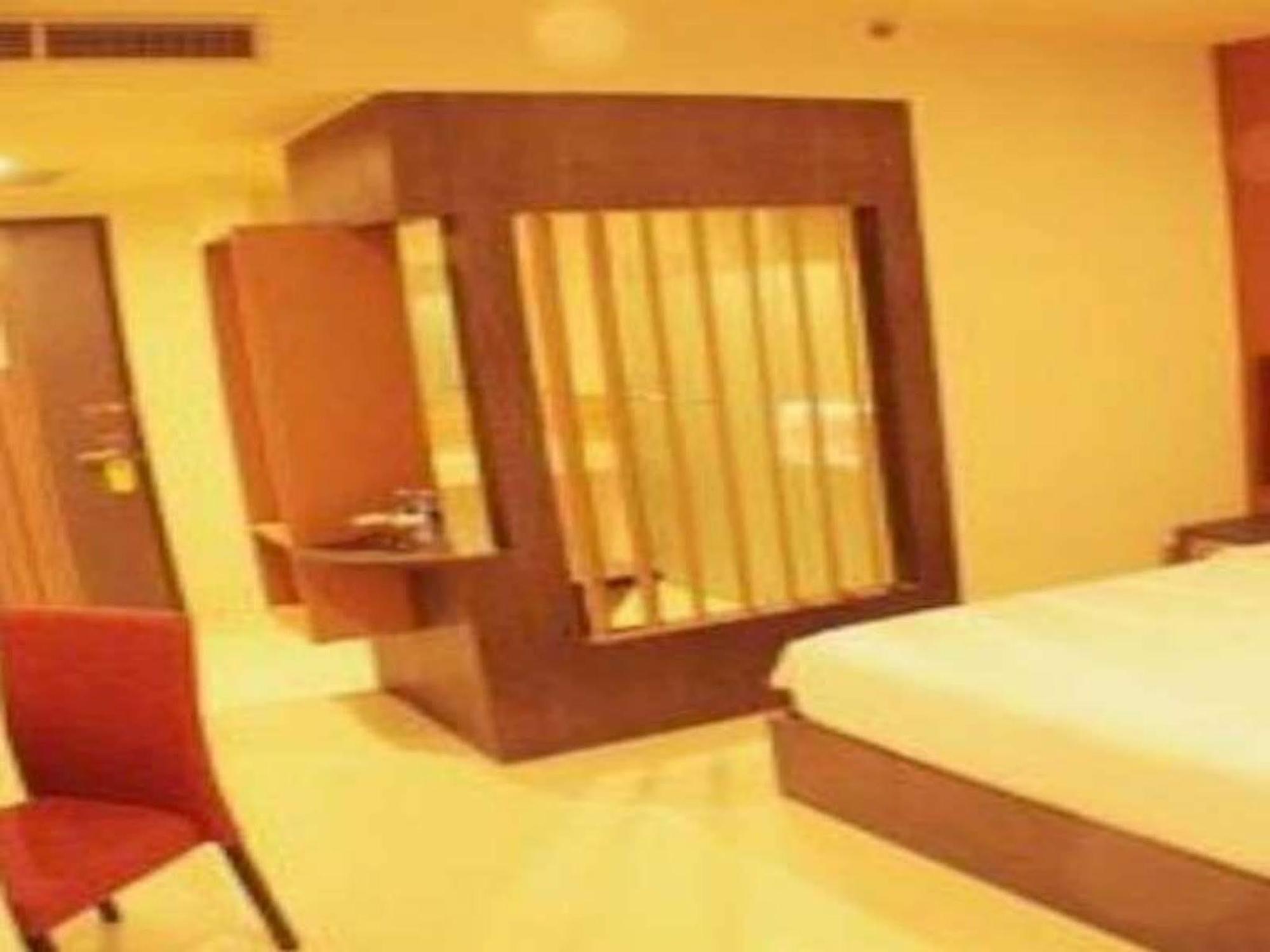 Hotel Olive Тангеранг Екстериор снимка